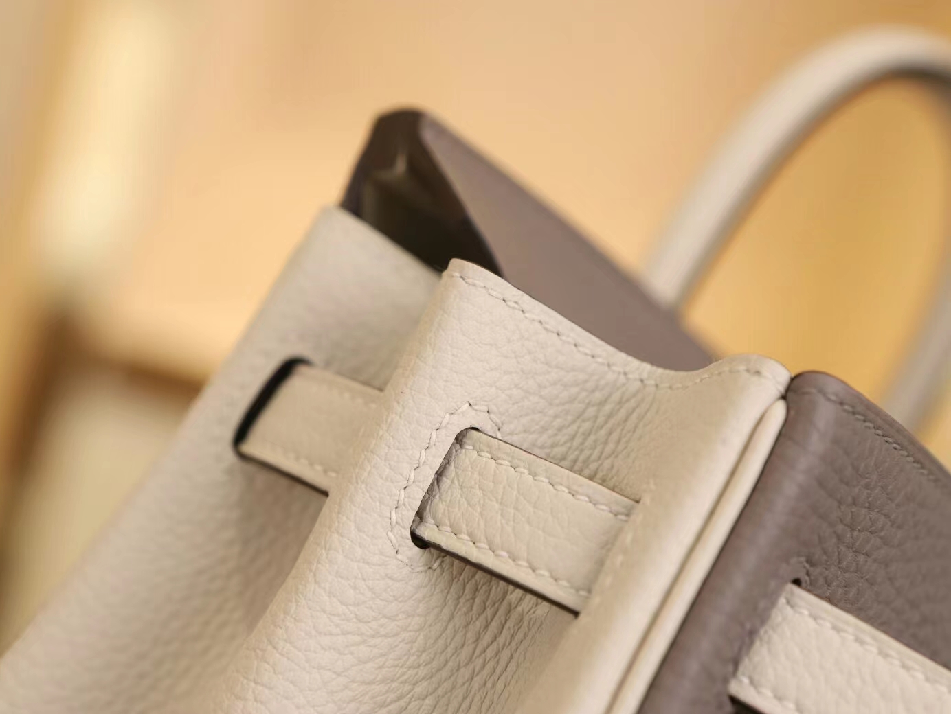 Hermes女包定制  爱马仕M8沥青灰拼奶昔白Togo皮铂金包Birkin25CM 金扣