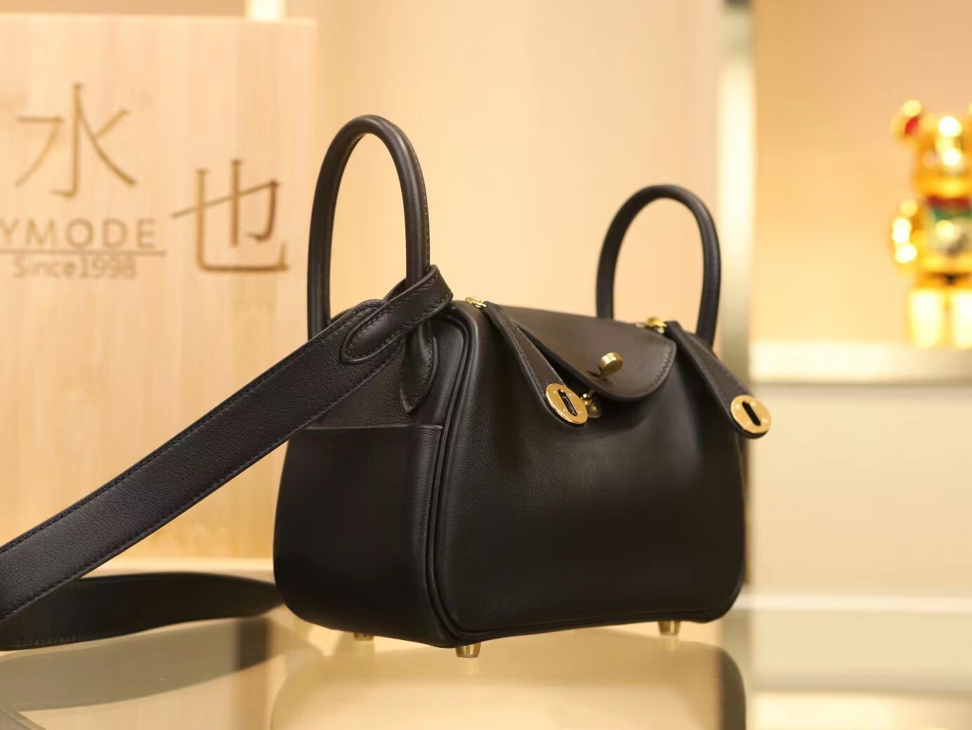 水也名品 Hermes Mini Lindy19CM 爱马仕89黑色Swift皮迷你琳迪包 金扣