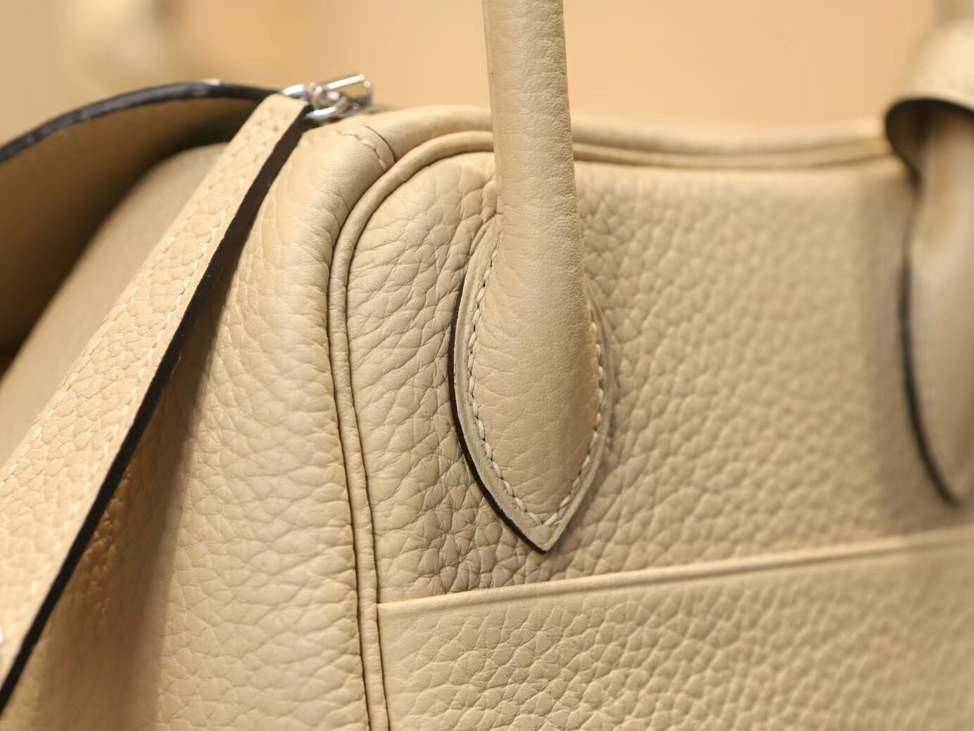 爱马仕琳迪包价格 Hermes Lindy26CM S2风衣灰Trench TC牛皮 银扣