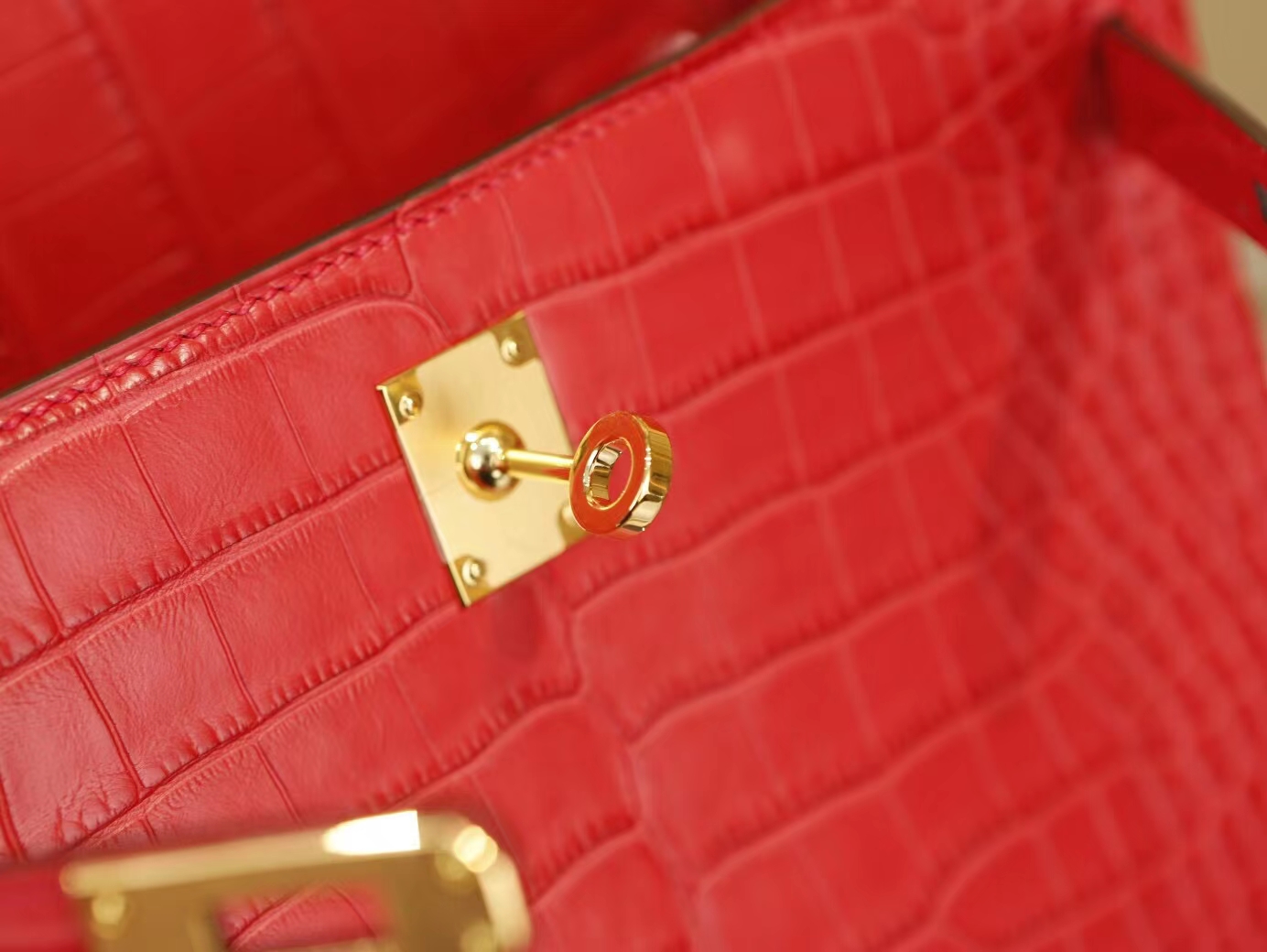 爱马仕鳄鱼包定制 Hermes Kelly 25CM I6极致粉雾面方块鳄鱼皮凯莉包 金扣
