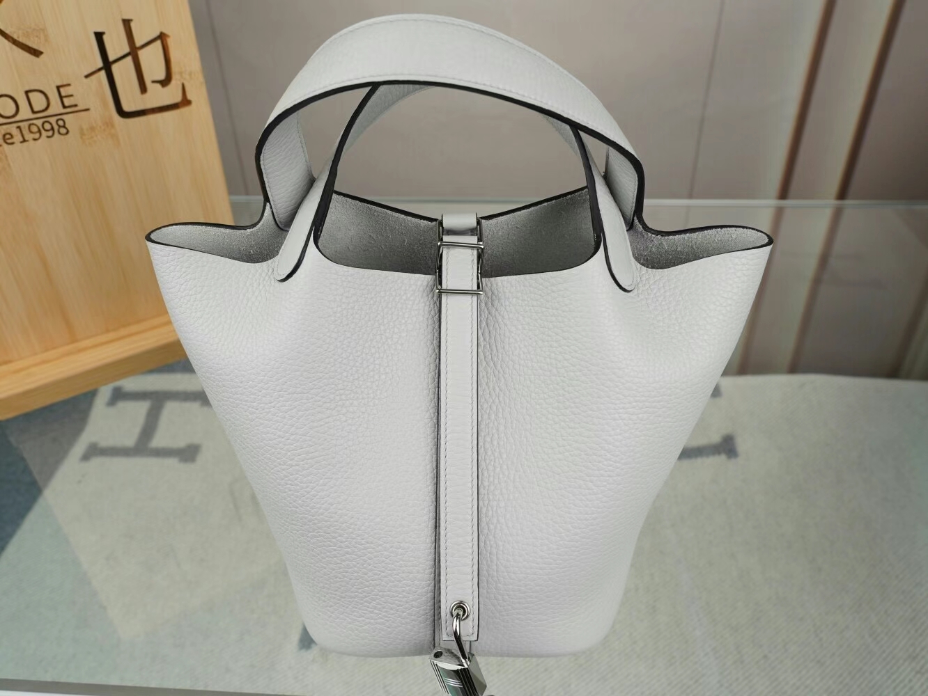 水也名品 Hermes爱马仕T0圣杯蓝Blue Brume TC皮菜篮子包Picotin Lock18CM 银扣