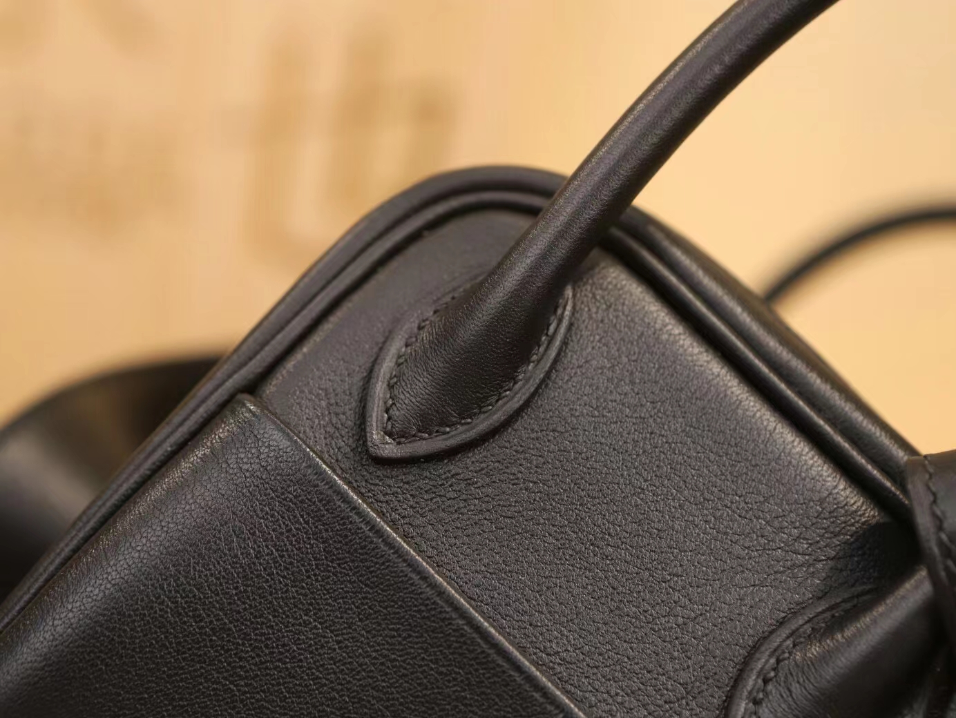 水也名品 Hermes Mini Lindy19CM 爱马仕89黑色Swift皮迷你琳迪包 金扣