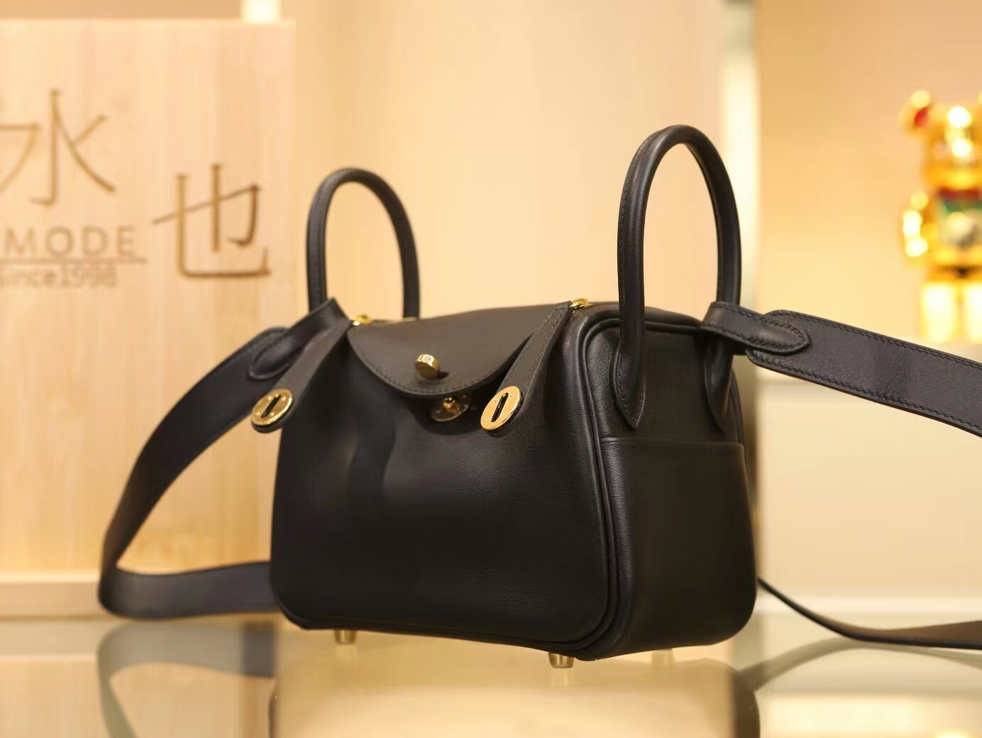 水也名品 Hermes Mini Lindy19CM 爱马仕89黑色Swift皮迷你琳迪包 金扣