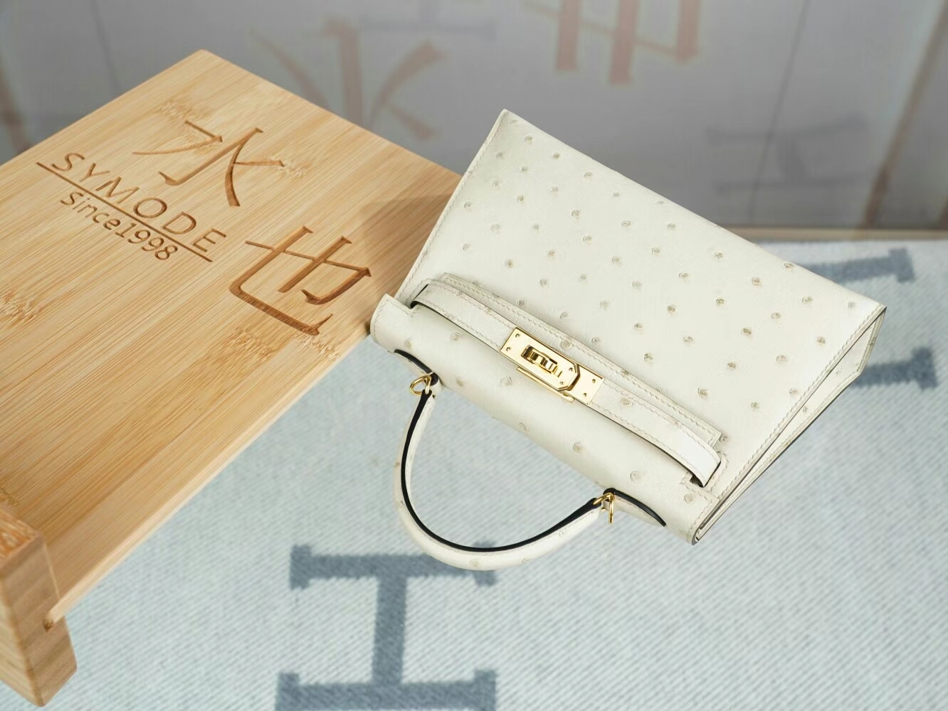 爱马仕迷你凯莉包二代 Hermes Mini Kelly19CM I2奶油白Nata鸵鸟皮 金扣