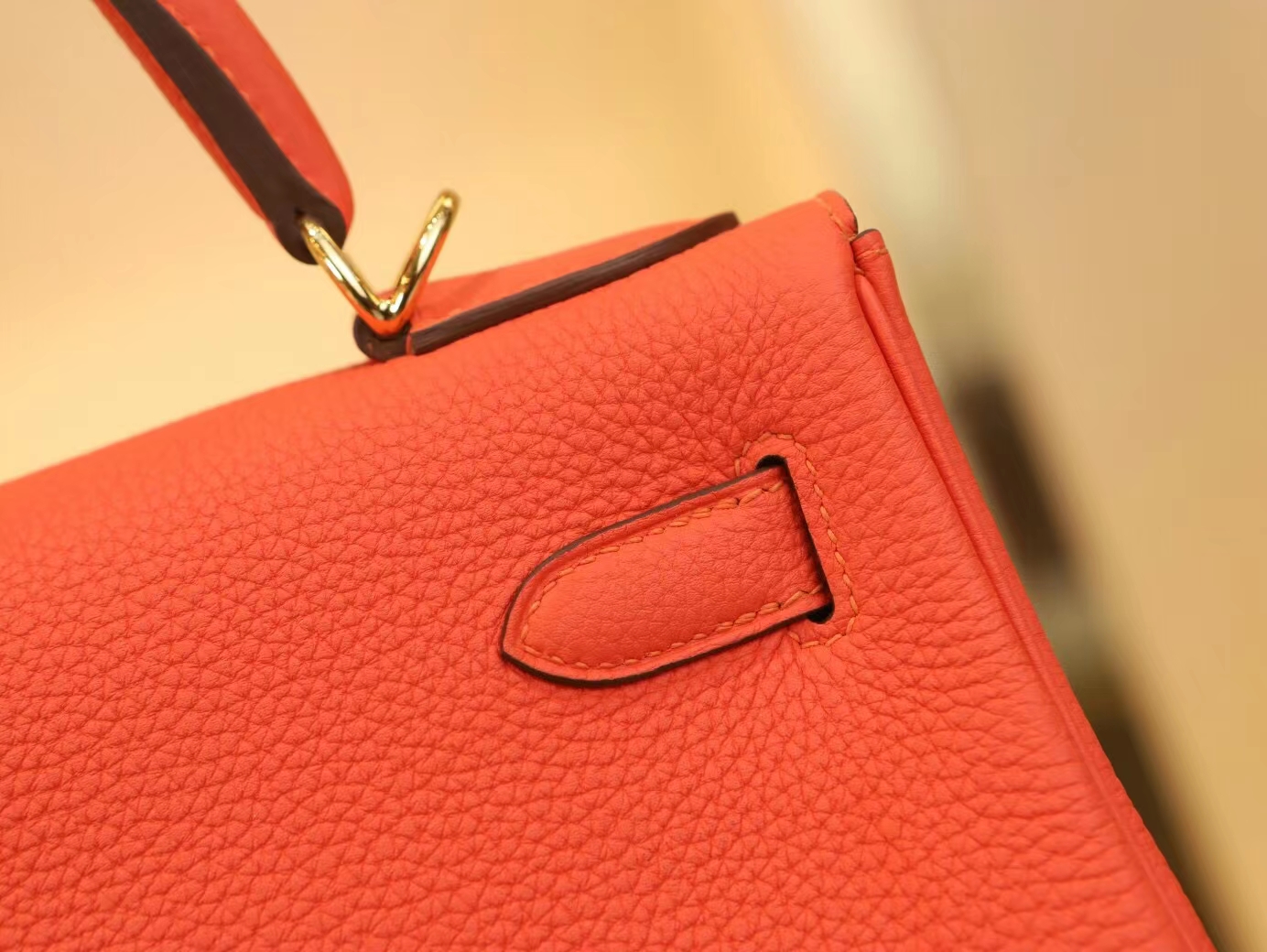 水也名品 爱马仕Hermes Kelly28CM 9T火焰红Capucine Togo皮凯莉包 金扣