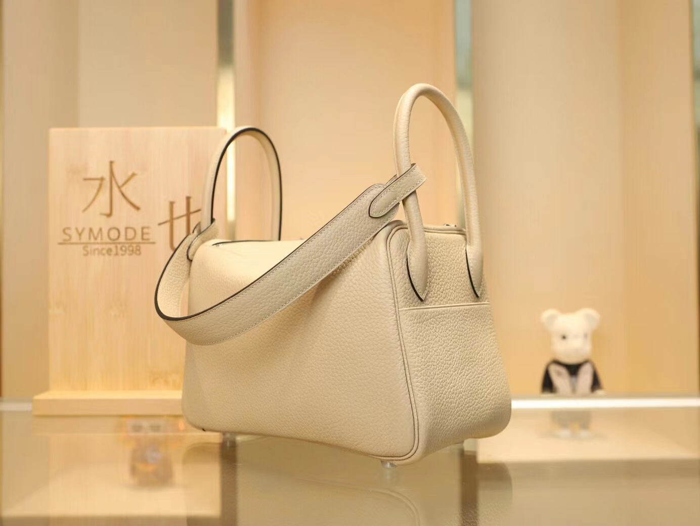 爱马仕琳迪包价格 Hermes Lindy26CM S2风衣灰Trench TC牛皮 银扣