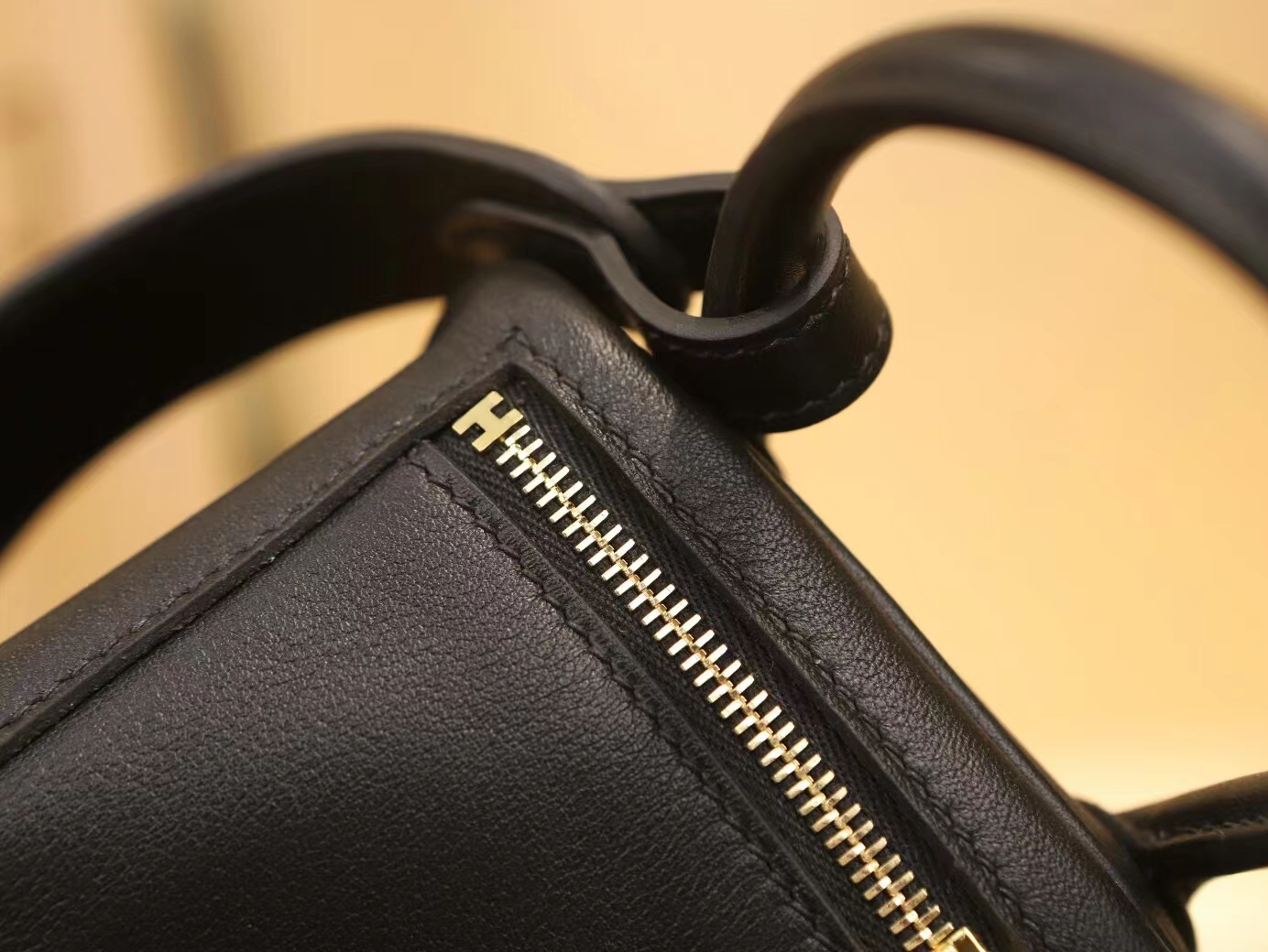 水也名品 Hermes Mini Lindy19CM 爱马仕89黑色Swift皮迷你琳迪包 金扣