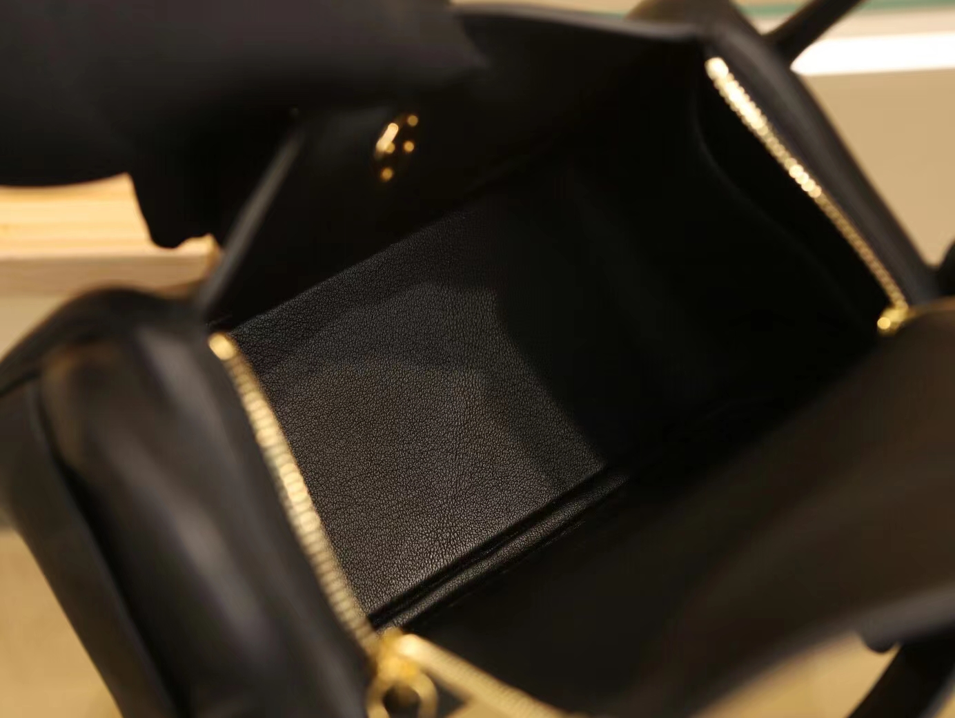 水也名品 Hermes Mini Lindy19CM 爱马仕89黑色Swift皮迷你琳迪包 金扣