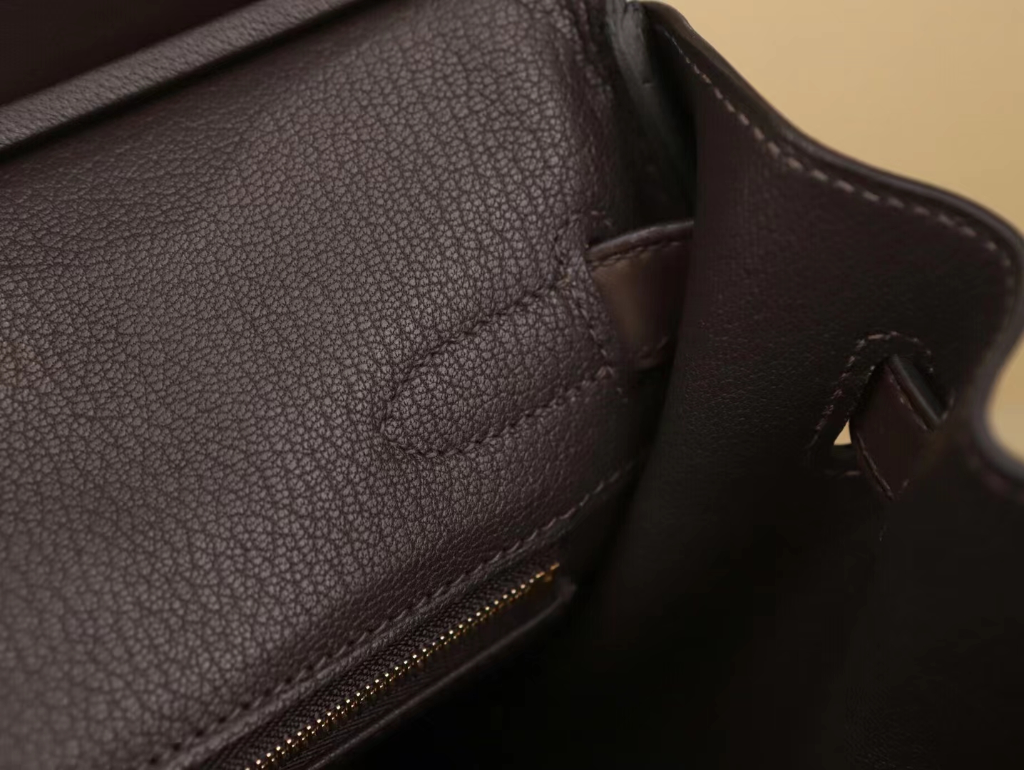 爱马仕包包官网 Hermes乌木色cc46 Ebene马鞍皮铂金包Birkin30CM 金扣