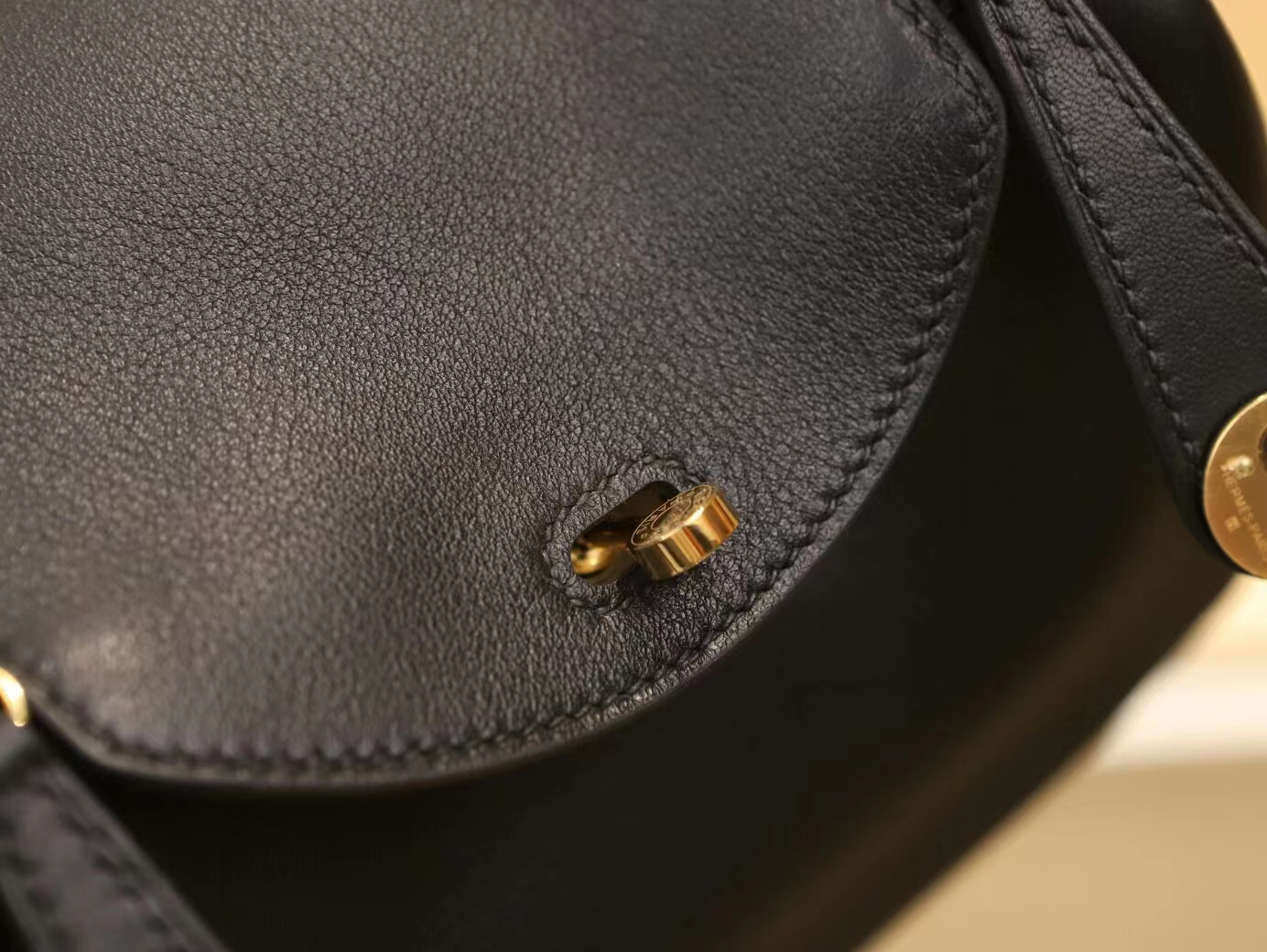 水也名品 Hermes Mini Lindy19CM 爱马仕89黑色Swift皮迷你琳迪包 金扣