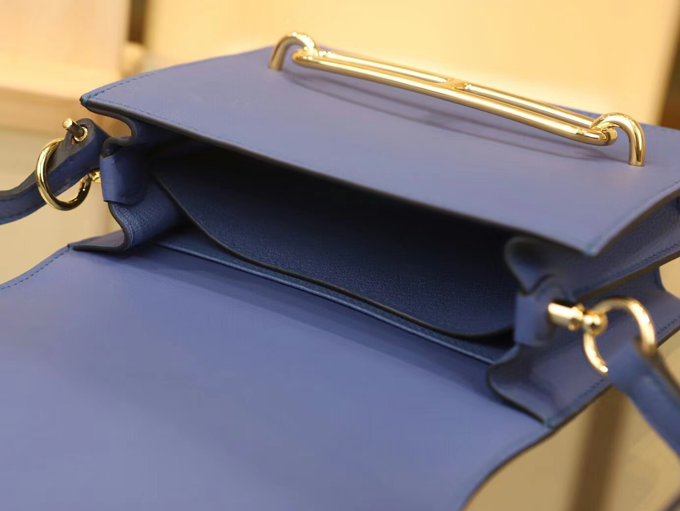 水也名品 Hermes Roulis18CM  爱马仕7E明蓝色Evercolor皮猪鼻子包斜挎包 金扣