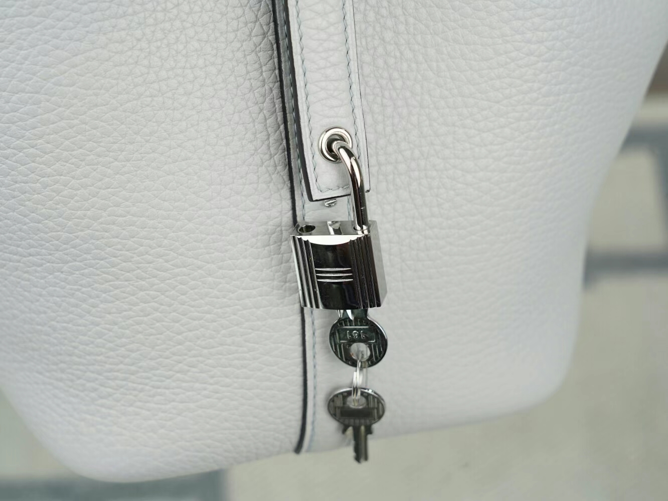 水也名品 Hermes爱马仕T0圣杯蓝Blue Brume TC皮菜篮子包Picotin Lock18CM 银扣