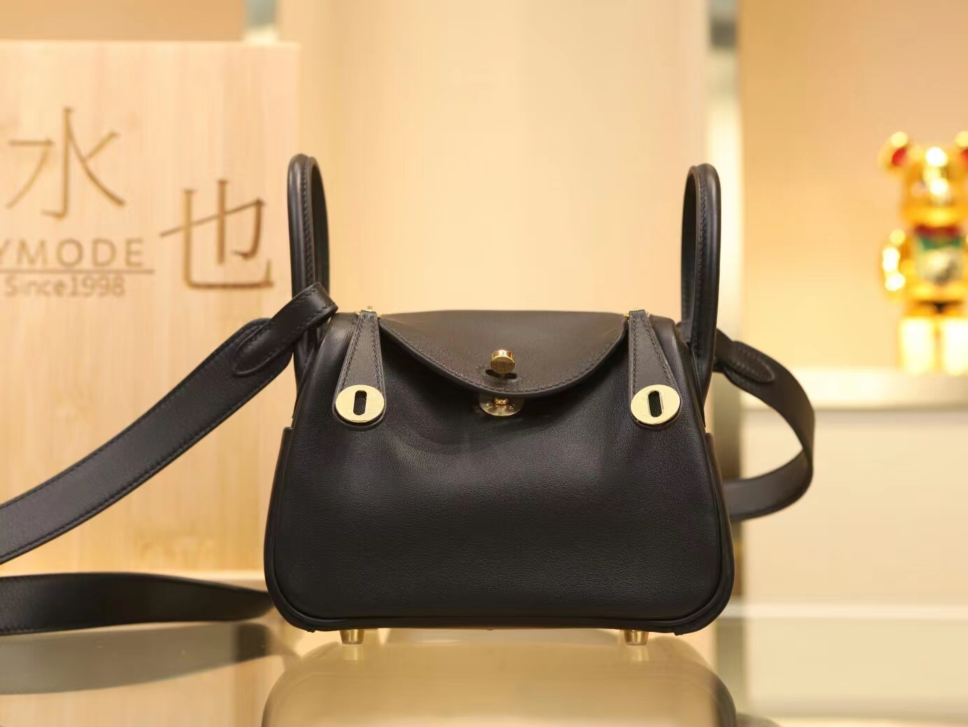 水也名品 Hermes Mini Lindy19CM 爱马仕89黑色Swift皮迷你琳迪包 金扣