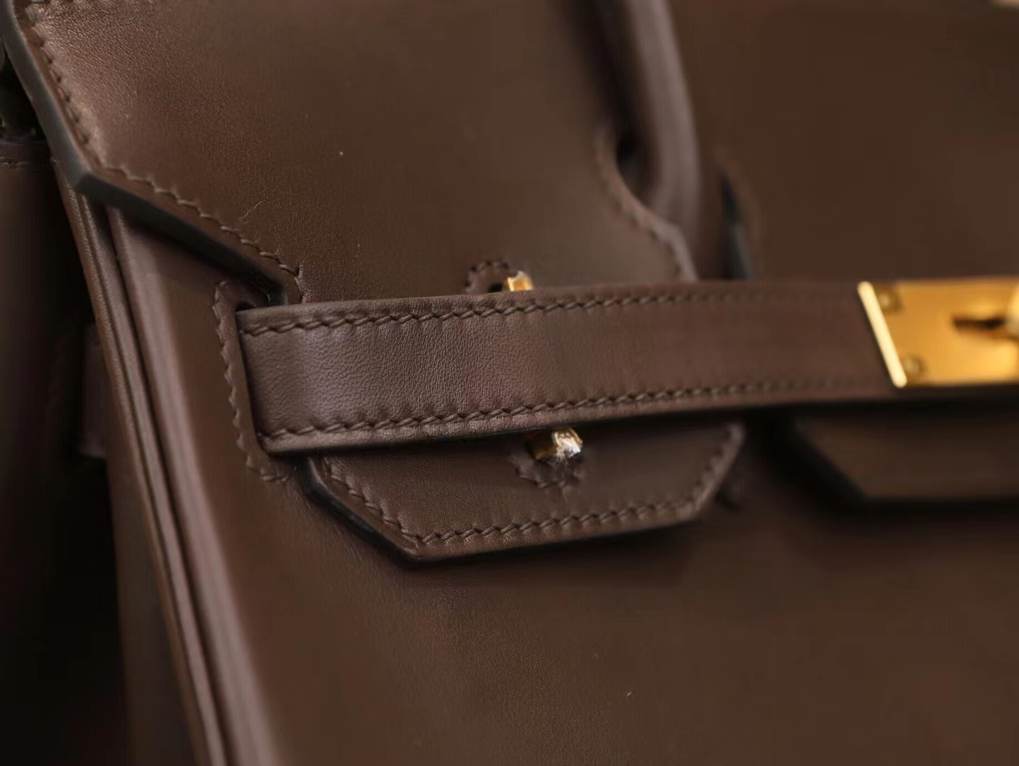 爱马仕包包官网 Hermes乌木色cc46 Ebene马鞍皮铂金包Birkin30CM 金扣