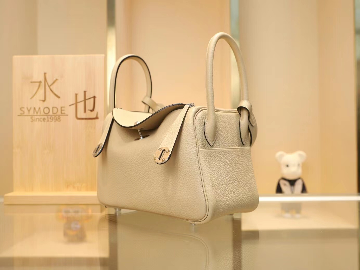 爱马仕琳迪包价格 Hermes Lindy26CM S2风衣灰Trench TC牛皮 银扣