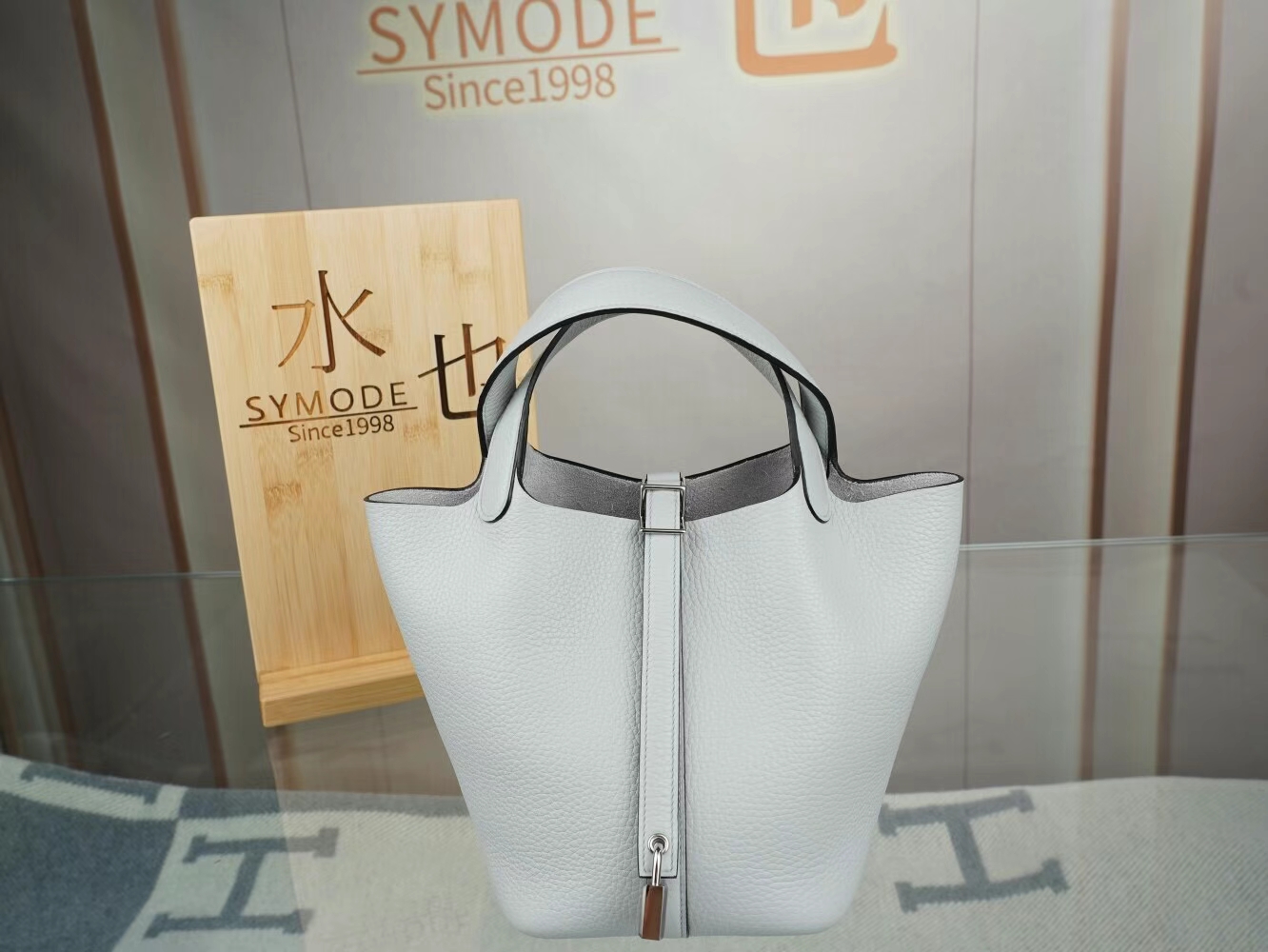 水也名品 Hermes爱马仕T0圣杯蓝Blue Brume TC皮菜篮子包Picotin Lock18CM 银扣