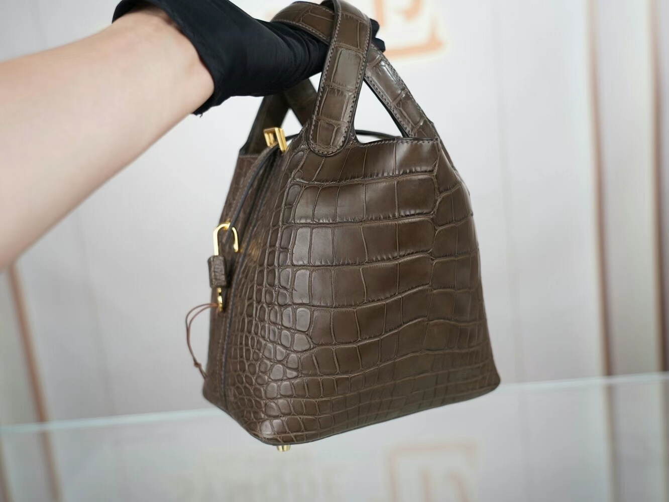 爱马仕Hermes Picotin Lock18CM CC46乌木色雾面方块鳄鱼皮菜篮子包 金扣