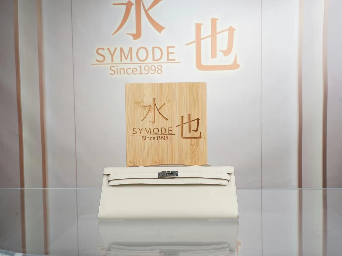 Hermes Kelly Cut31CM 爱马仕10奶昔白Craie Swift皮长款手拿包 银扣