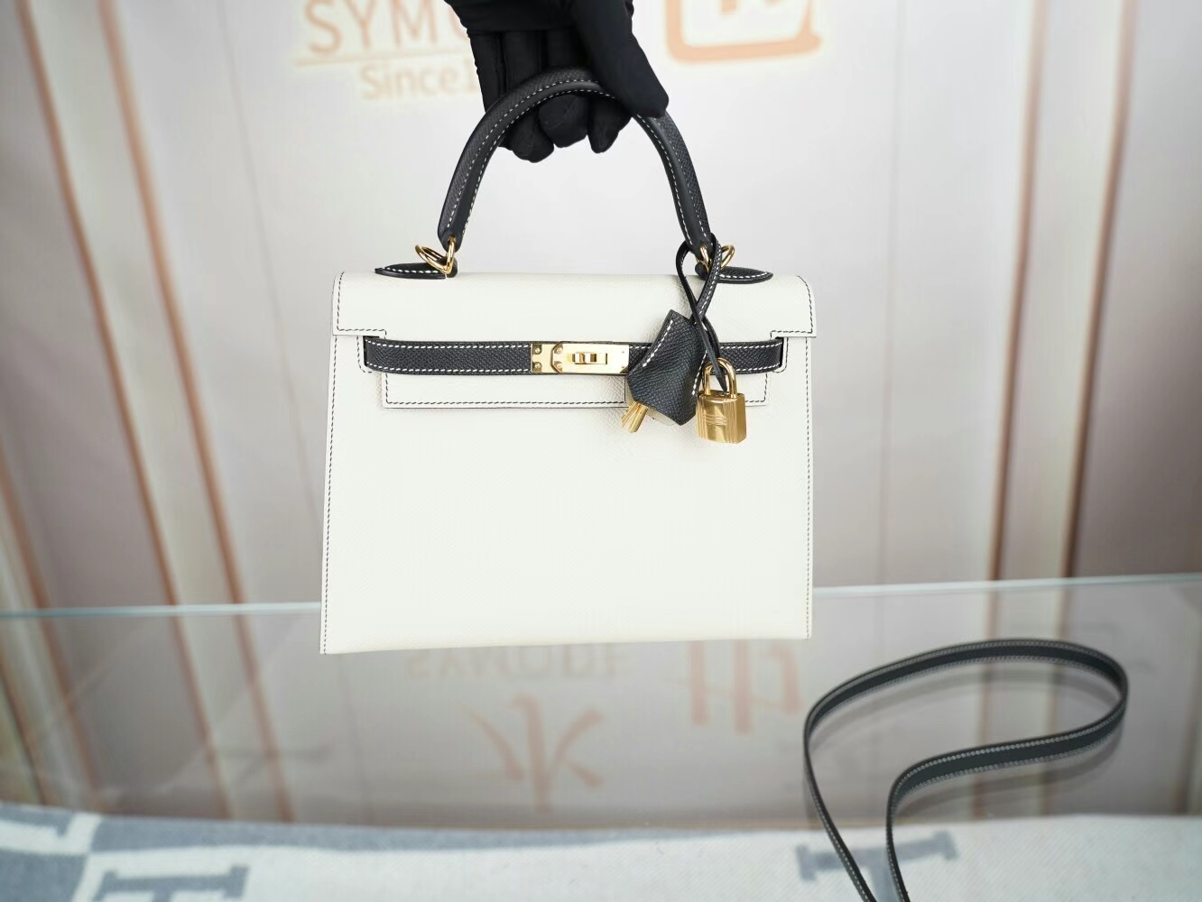 爱马仕限量熊猫包 Hermes Kelly 25CM 奶昔白拼黑色Epsom皮凯莉包 金扣