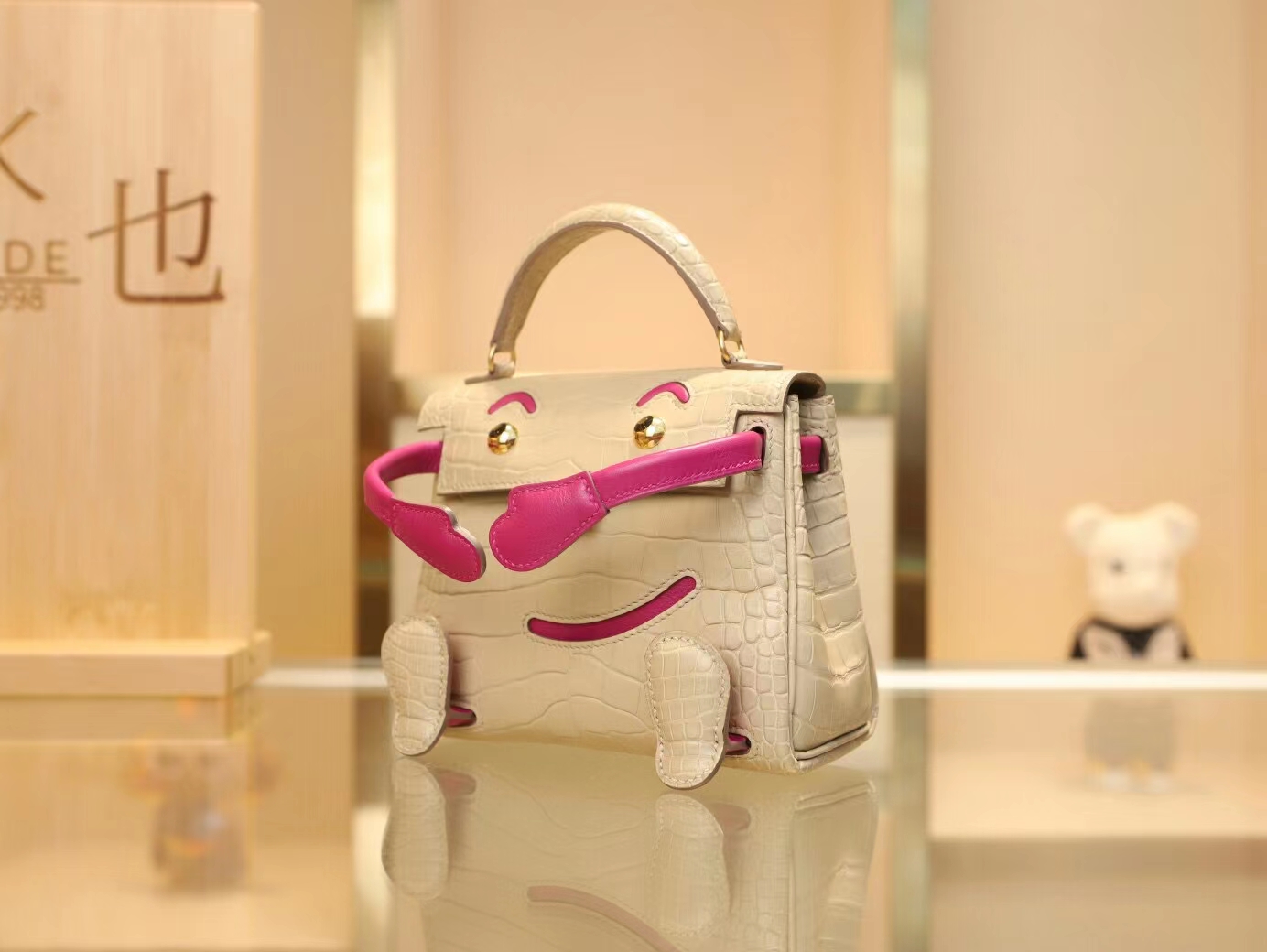 爱马仕Hermes Kelly Doll 16CM 8L冰川白拼L3玫粉色雾面方块鳄鱼皮凯莉娃娃包