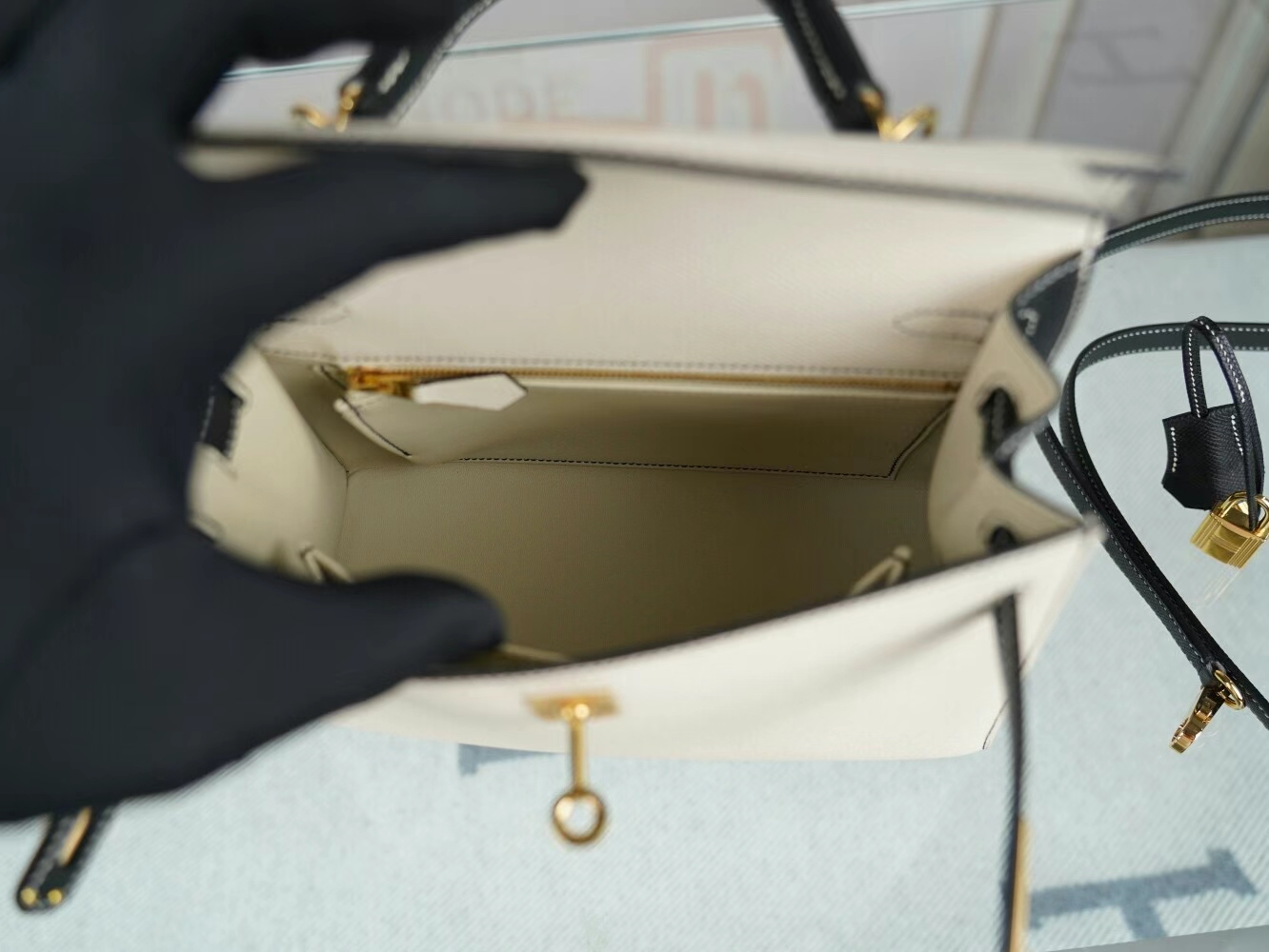 爱马仕限量熊猫包 Hermes Kelly 25CM 奶昔白拼黑色Epsom皮凯莉包 金扣