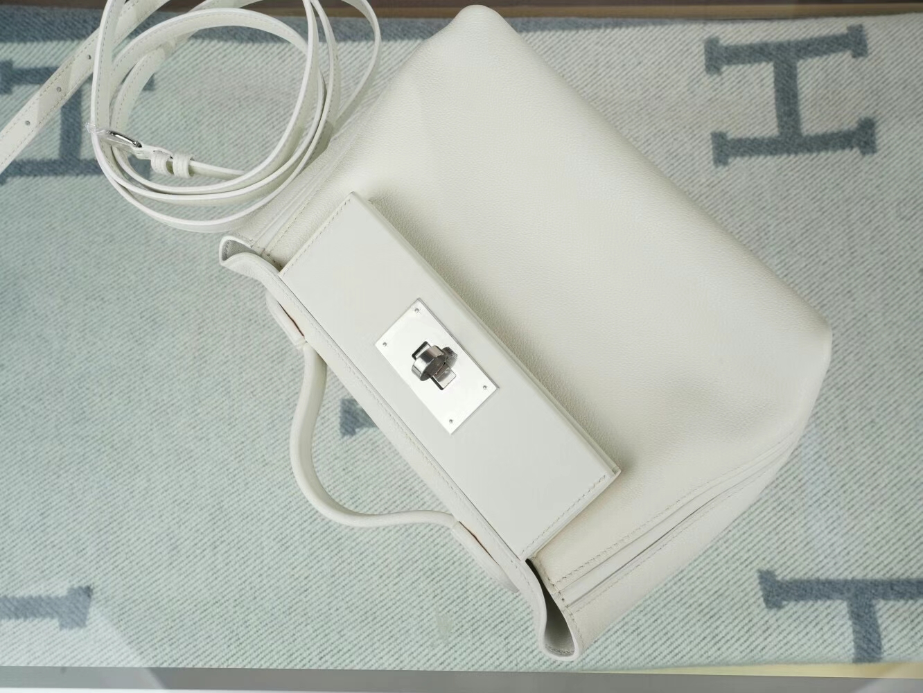爱马仕包包官网 Hermes Kelly 2424 Mini 纯白色Evercolor拼Swift皮 银扣