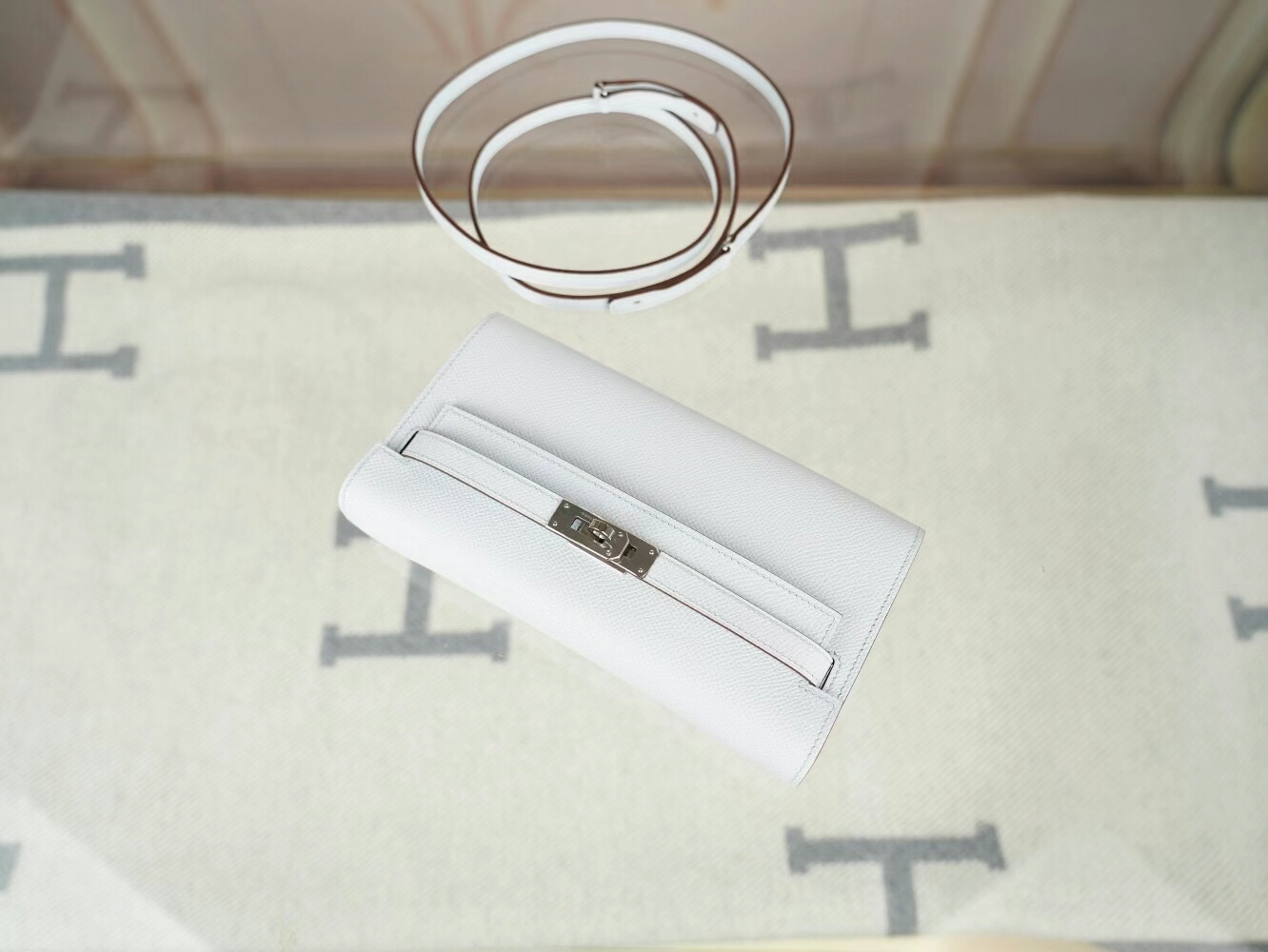 爱马仕包包官网 Hermes Kelly to go T0圣杯蓝Epsom皮凯莉空姐包 银扣