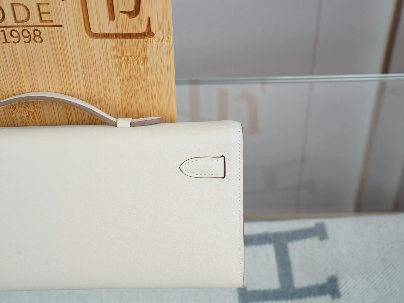 Hermes Kelly Cut31CM 爱马仕10奶昔白Craie Swift皮长款手拿包 银扣