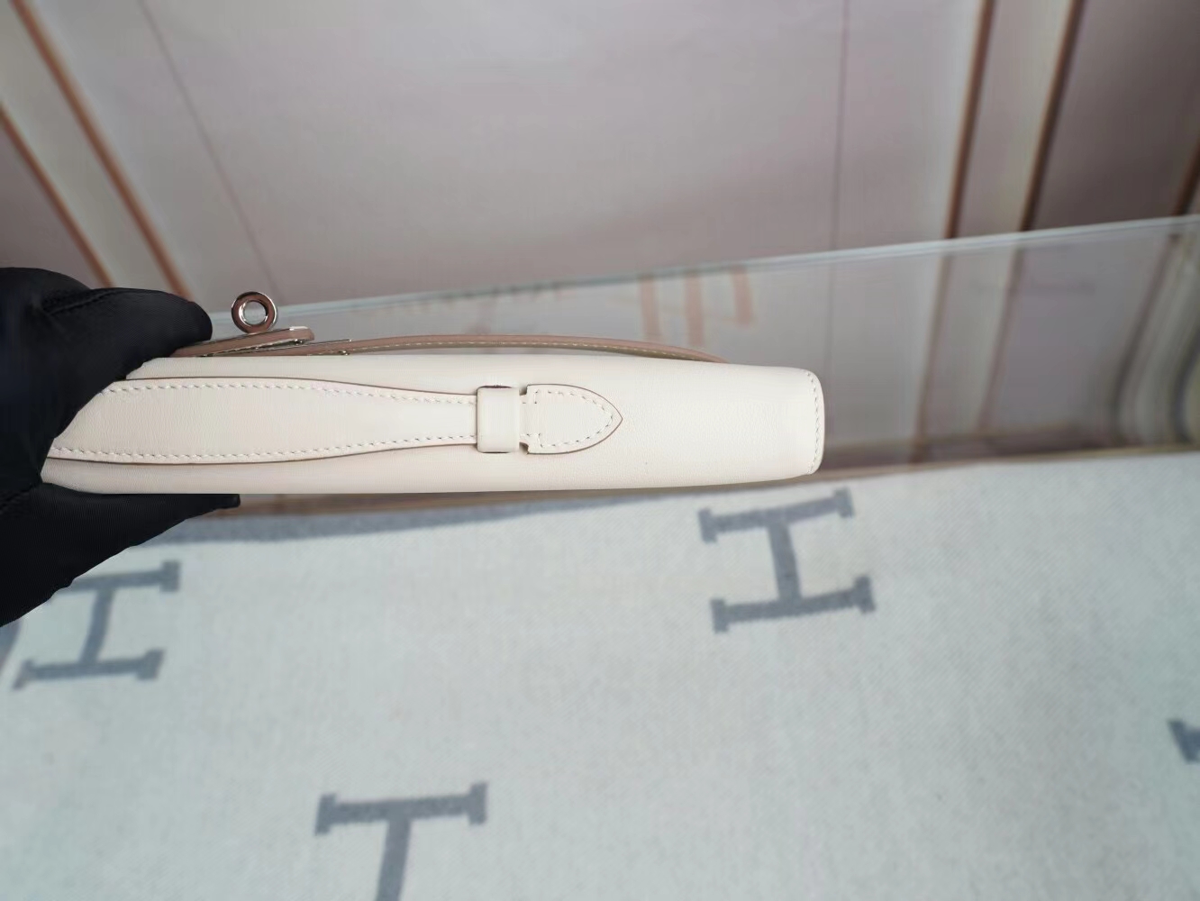 Hermes Kelly Cut31CM 爱马仕10奶昔白Craie Swift皮长款手拿包 银扣