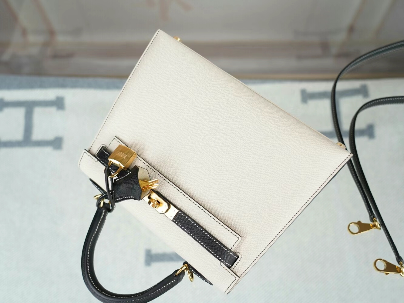 爱马仕限量熊猫包 Hermes Kelly 25CM 奶昔白拼黑色Epsom皮凯莉包 金扣