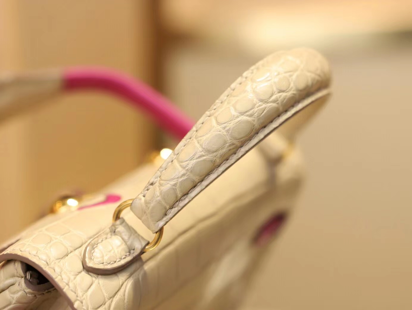 爱马仕Hermes Kelly Doll 16CM 8L冰川白拼L3玫粉色雾面方块鳄鱼皮凯莉娃娃包