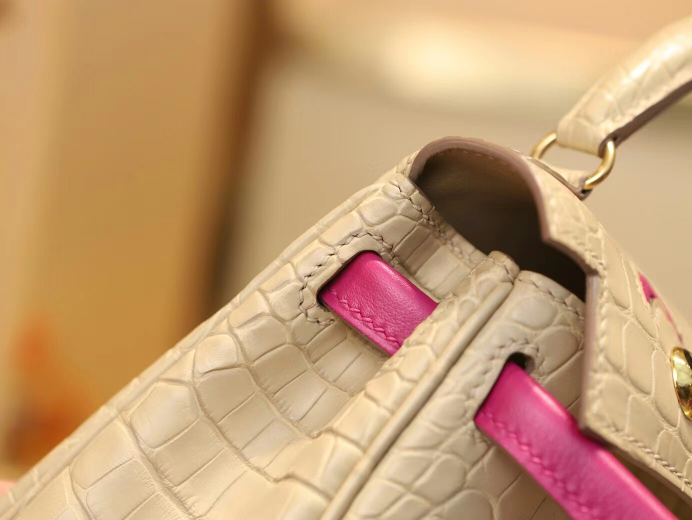 爱马仕Hermes Kelly Doll 16CM 8L冰川白拼L3玫粉色雾面方块鳄鱼皮凯莉娃娃包