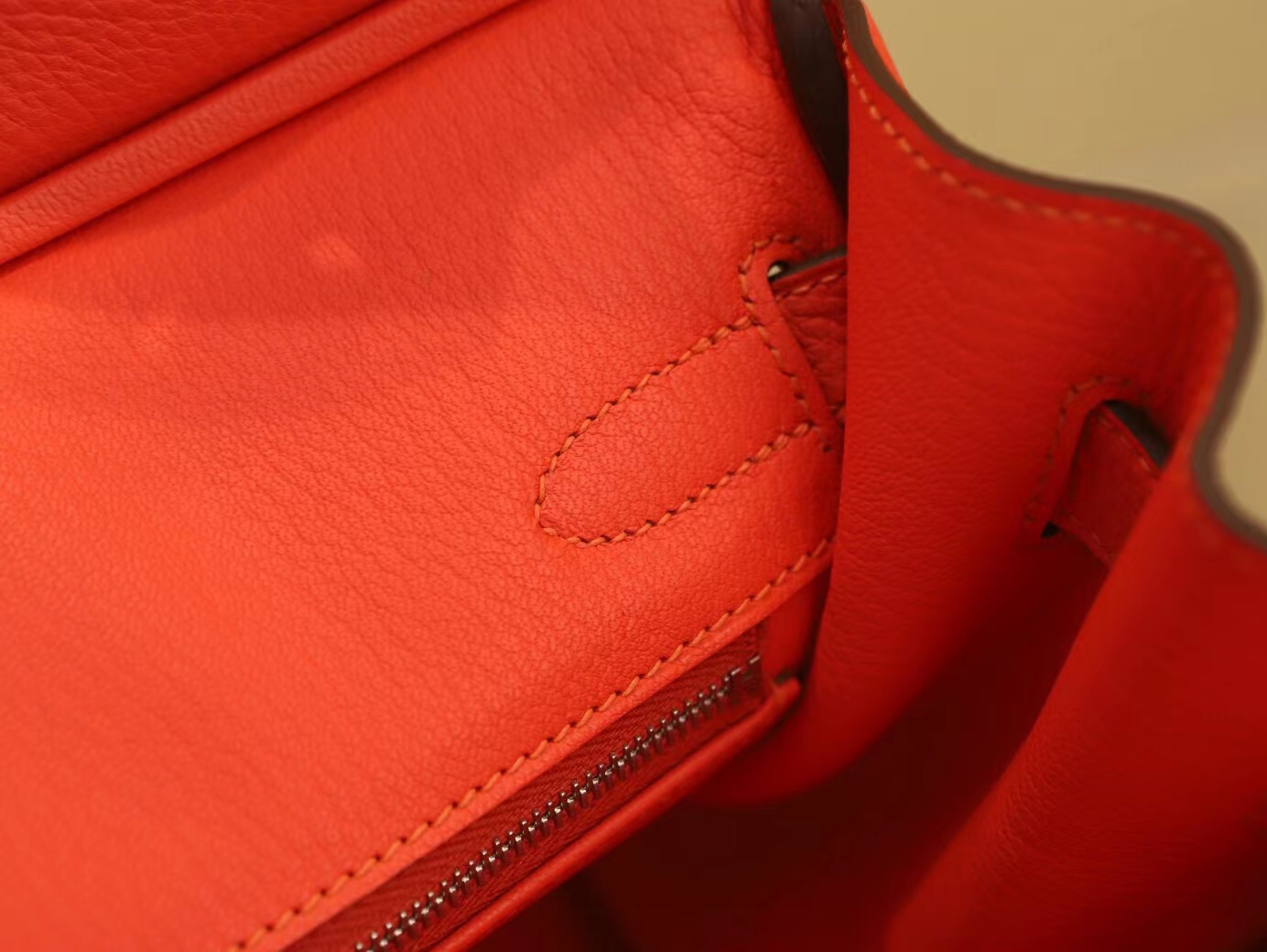 爱马仕包包官网 Hermes Birkin30CM 9T火焰红Capucine Togo皮铂金包 银扣