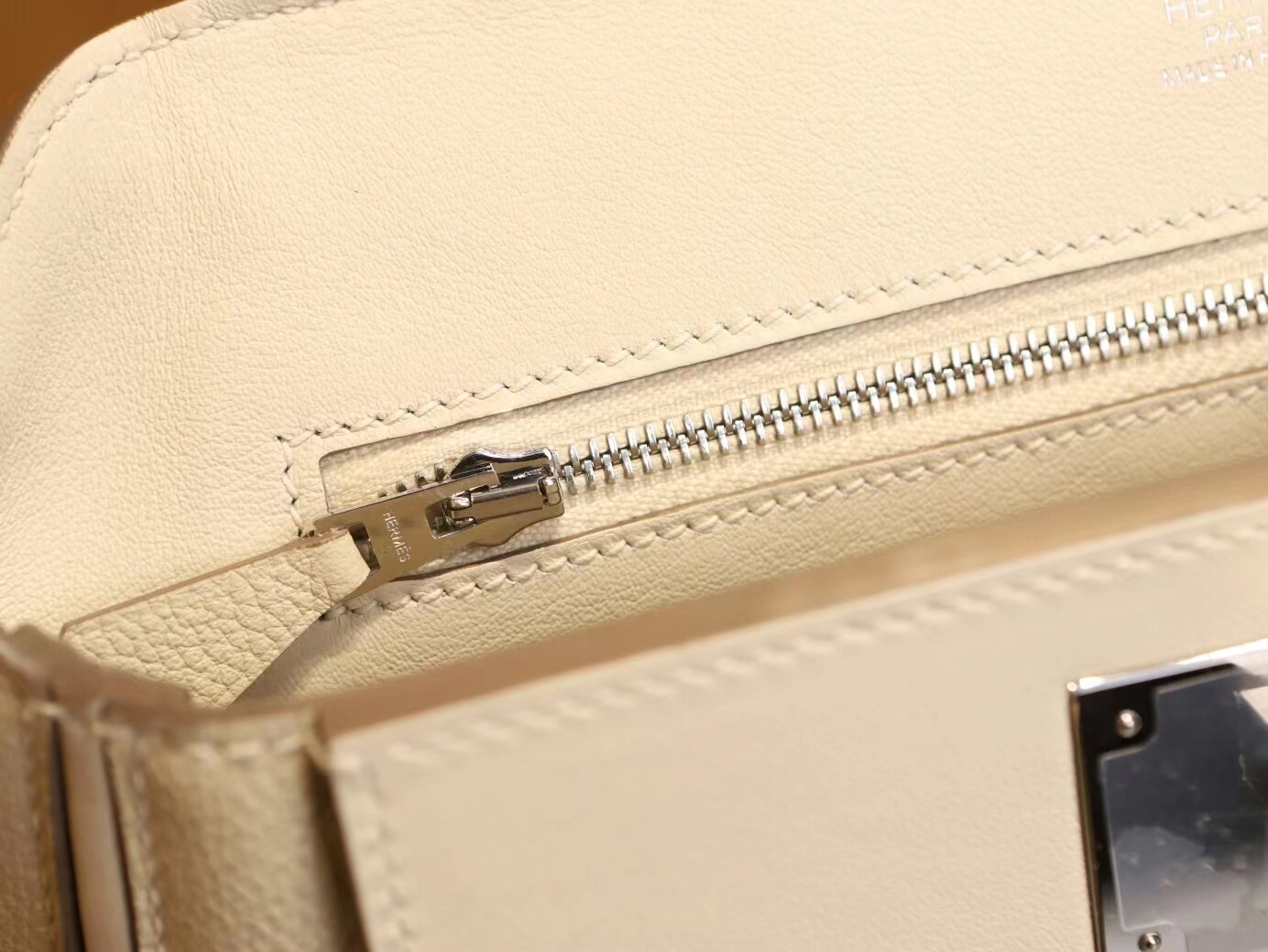 Hermes Mini Kelly2424 爱马仕奶昔白Craie Evercolor拼Swift皮手提包 银扣