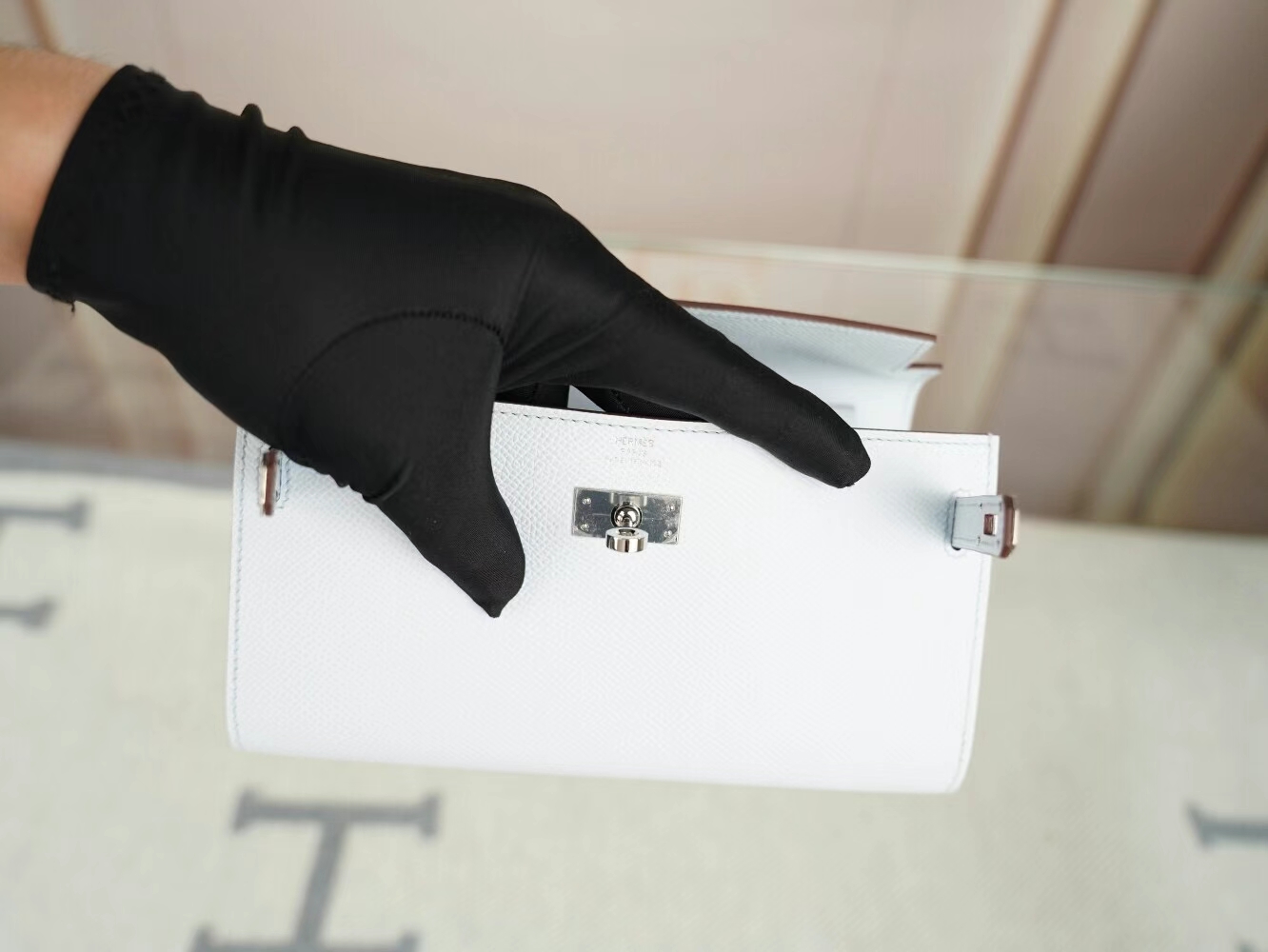 爱马仕包包官网 Hermes Kelly to go T0圣杯蓝Epsom皮凯莉空姐包 银扣