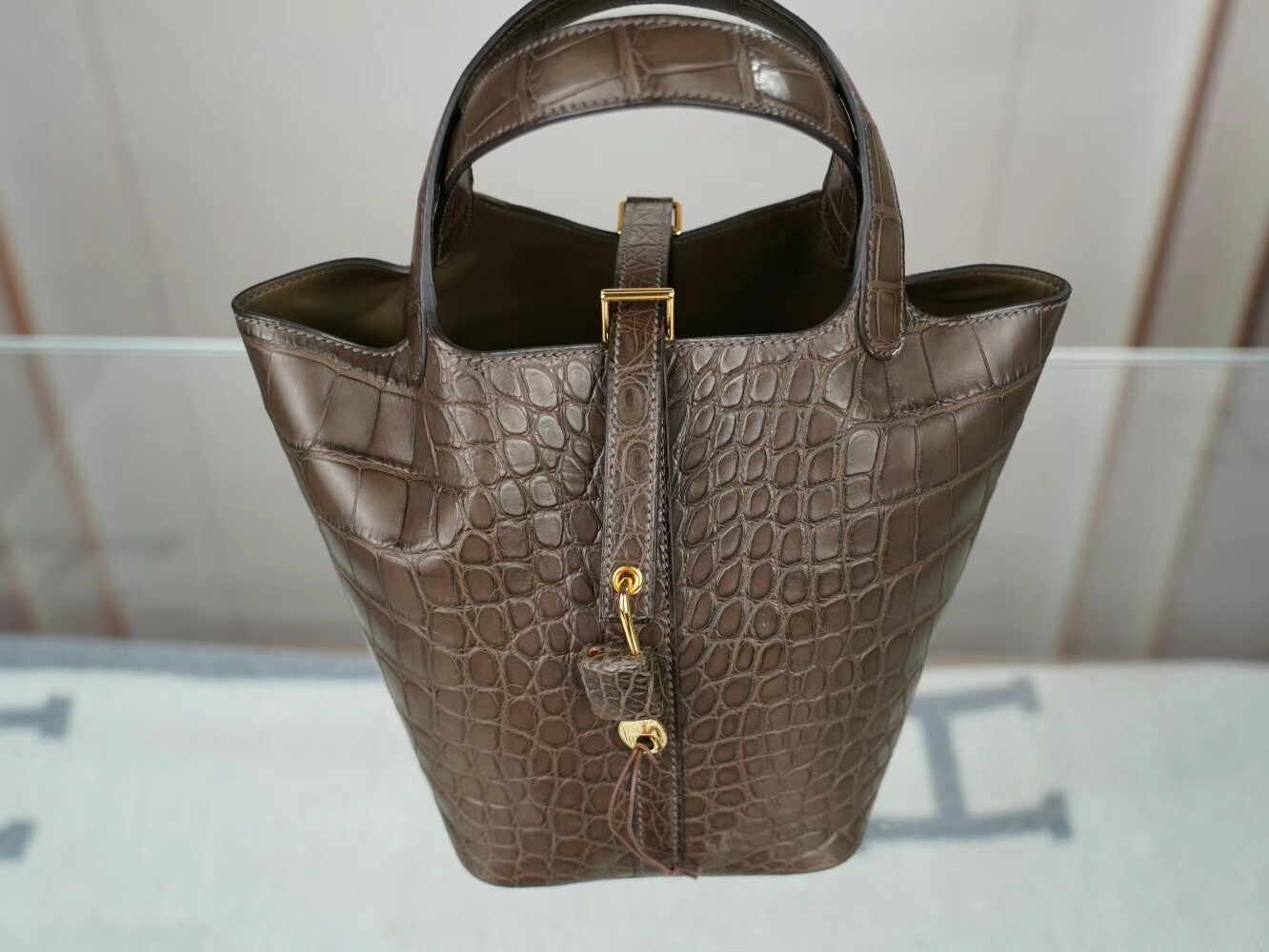 爱马仕Hermes Picotin Lock18CM CC46乌木色雾面方块鳄鱼皮菜篮子包 金扣